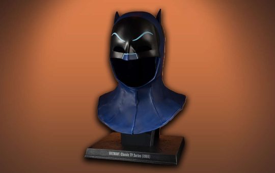 4400606-batmancowlhed.jpg