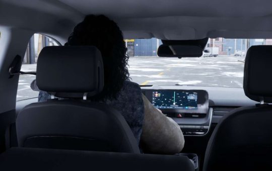 4465907-inzoidrivingacar.jpg