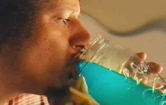 4479011-ericandredrinkingclurpjuice.jpg